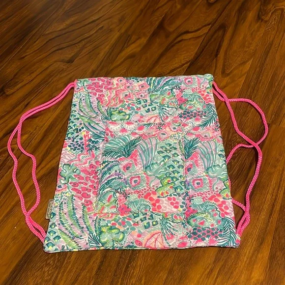 Lilly Pulitzer | Bags | Nwt Lilly Pulitzer Quilted Workout  display picture 3